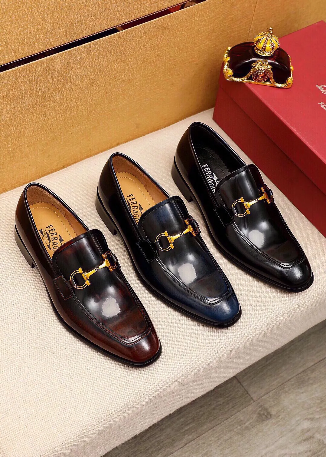Men's shoes 💰520 💐 Product trademark: Ferragamo "Ferragamo" casual leather shoes Regular size: 38-44 (45🉑️customized) Product materials: Selected imported first-layer open-edge beaded cowhide upper + original hardware buckle, imported water-dyed cowhide leather lining. Strong three-dimensional visual effect, combined outsole Color: 3⃣️colors available